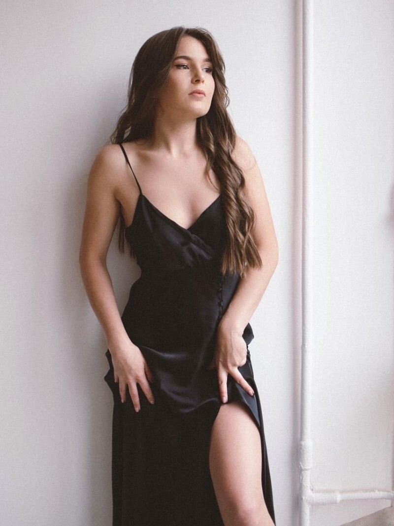 Оля индивидуалка СПб у метро Электросила 